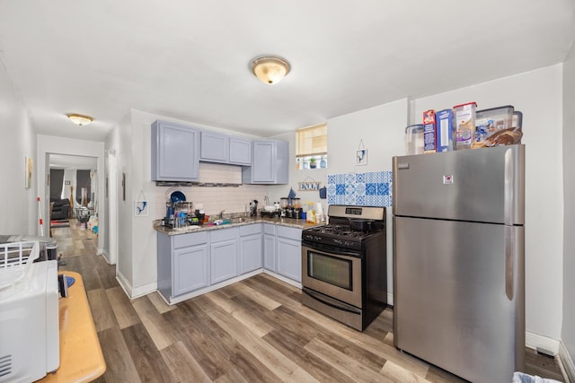 7123 S Green St, Chicago, IL 60621 - kitchen with stainless steel appliances, tasteful backsplash, light wood-style floors, gray cabinets, and baseboards