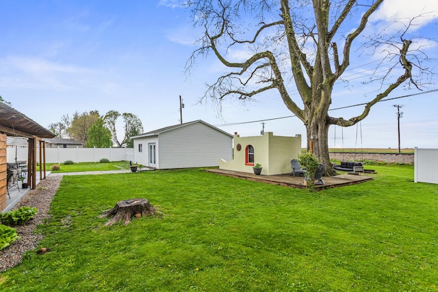 1003 Poplar St, Monticello, IL 61856 - view of yard featuring an outdoor structure