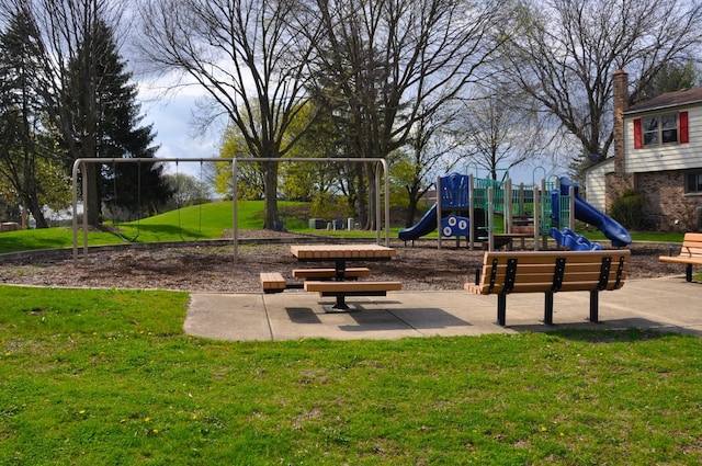 37 Pottowattomie Ct, Naperville, IL 60563 - community play area featuring a yard