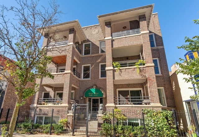 5016 N Sheridan Rd Unit 1, Chicago, IL 60640 - view of property with fence