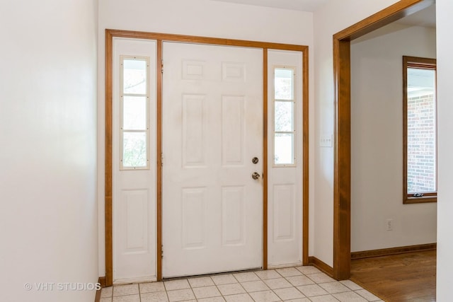 foyer entrance featuring baseboards