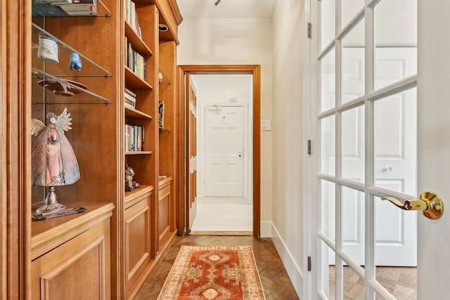 entryway featuring baseboards