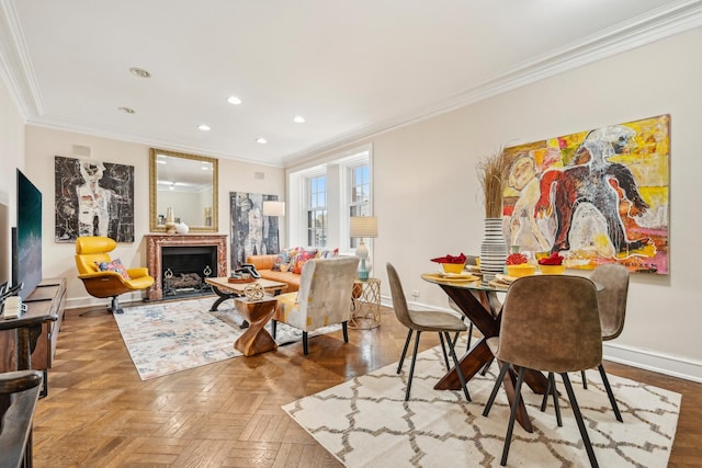 dining space with baseboards, recessed lighting, and crown molding