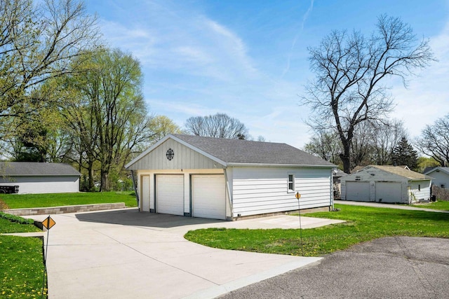 view of detached garage