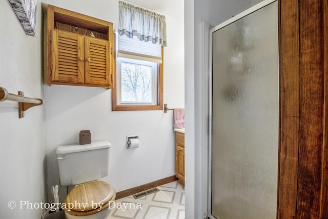 full bath featuring baseboards, toilet, visible vents, and a stall shower