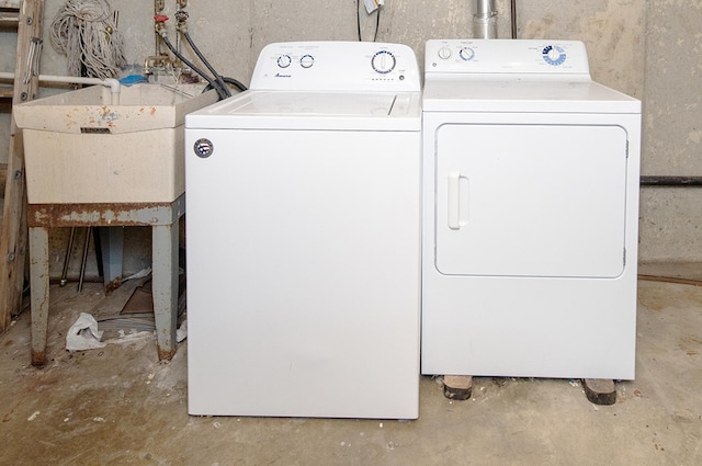 4150 Brentwood Ln, Waukegan, IL 60087 - clothes washing area featuring separate washer and dryer