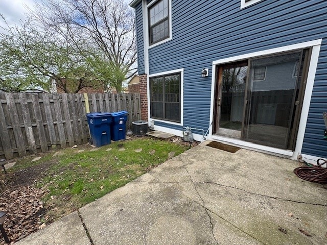 4150 Brentwood Ln, Waukegan, IL 60087 - view of patio with fence