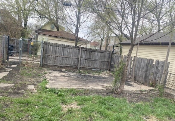 6954 S Honore St, Chicago, IL 60636 - view of yard featuring a gate and fence