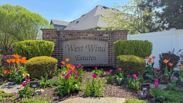 931 Sanctuary Ln, Naperville, IL 60540 - community / neighborhood sign featuring fence