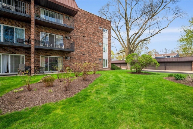 1053 W Ogden Ave Unit 350, Naperville, IL 60563 - view of yard