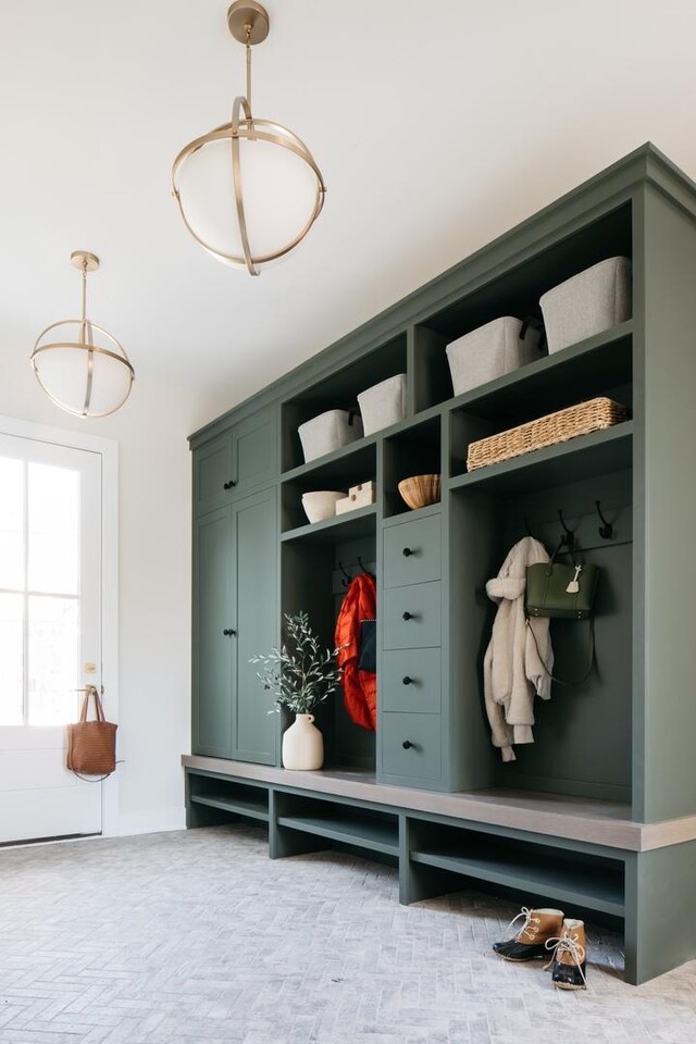 905 N Webster St, Naperville, IL 60563 - view of mudroom
