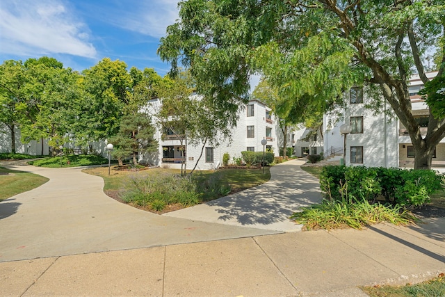 330 W Miner St Unit 1B, Arlington Heights, IL 60005 - surrounding community with a residential view