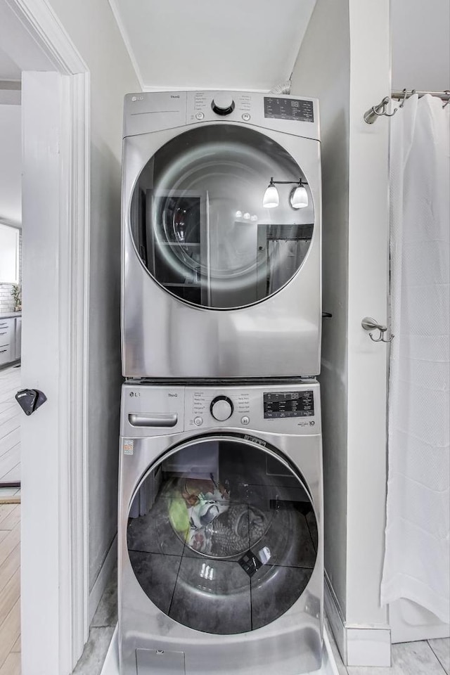 1325 Lincoln St, North Chicago, IL 60064 - laundry room featuring stacked washer / dryer