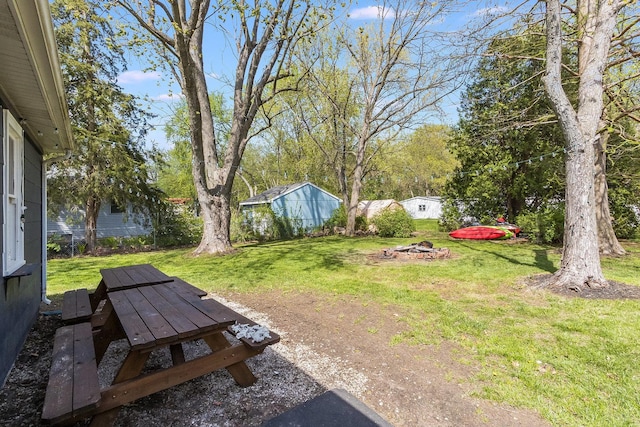 view of yard featuring an outdoor fire pit