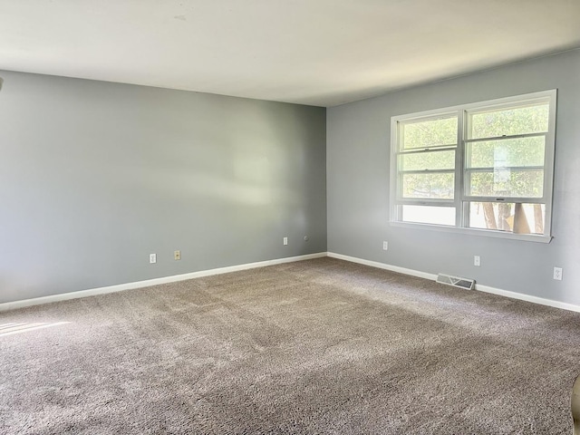 748 Marcy St, Ottawa, IL 61350 - spare room with visible vents, carpet flooring, and baseboards