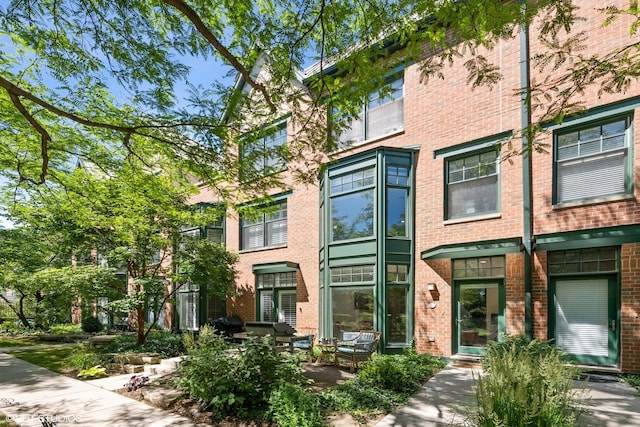 101 N Euclid Ave Unit 15, Oak Park, IL 60301 - view of front of house featuring brick siding