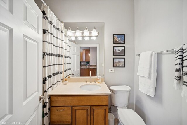 6122 S Greenwood Ave Unit 1S, Chicago, IL 60637 - bathroom with toilet and vanity