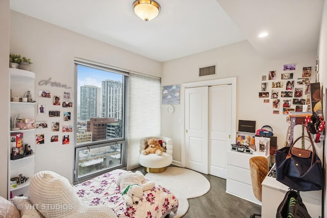 bedroom featuring recessed lighting, a closet, visible vents, and wood finished floors