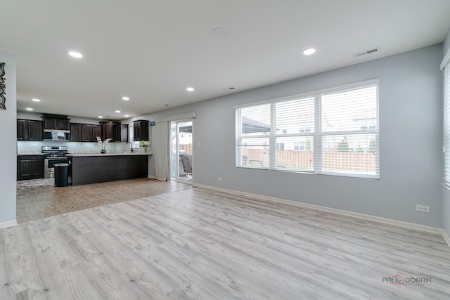 267 Maryland Ln, Pingree Grove, IL 60140 - unfurnished living room featuring baseboards, light wood-style flooring, visible vents, and recessed lighting