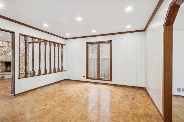 empty room featuring crown molding, recessed lighting, and baseboards