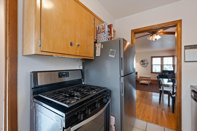 418 Bonnie Brae Ave, Itasca, IL 60143 - kitchen featuring appliances with stainless steel finishes and a ceiling fan