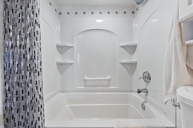 bathroom featuring shower / tub combo