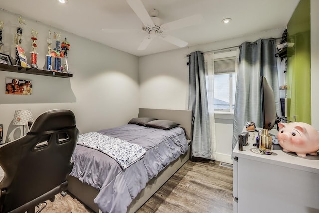 bedroom with light wood-style flooring, recessed lighting, and a ceiling fan
