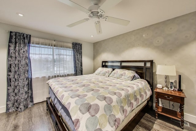 bedroom with wood finished floors, a ceiling fan, recessed lighting, and baseboards