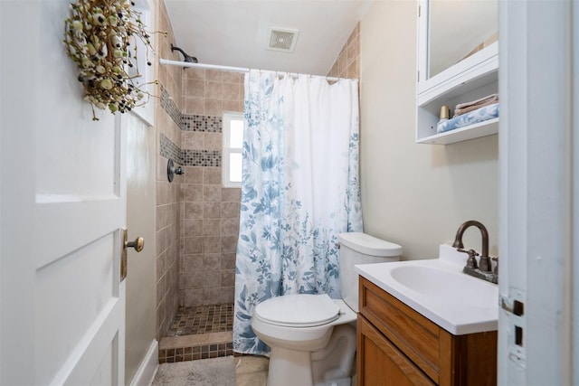 316 E Pierce St, Pontiac, IL 61764 - full bath featuring toilet, vanity, and tiled shower