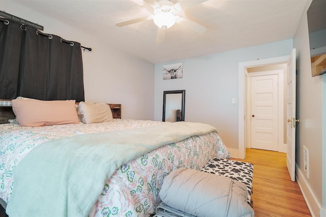 316 E Pierce St, Pontiac, IL 61764 - bedroom featuring light wood-type flooring, ceiling fan, and baseboards