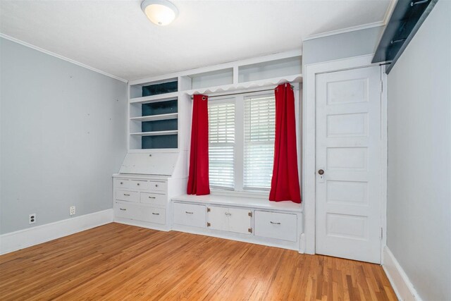 316 E Pierce St, Pontiac, IL 61764 - mudroom with ornamental molding, light wood-style floors, and baseboards