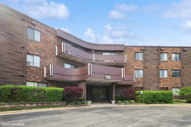 898 Wellington Ave Unit 310, Elk Grove Village, IL 60007 - view of apartment building / complex