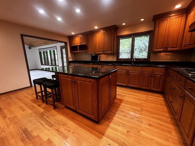 809 Overlook Dr, Frankfort, IL 60423 - kitchen featuring light wood finished floors, a kitchen island, backsplash, a kitchen breakfast bar, and recessed lighting