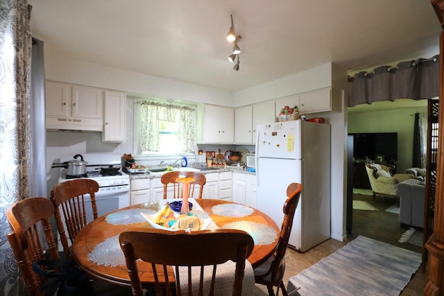 2016 Horeb Ave, Zion, IL 60099 - view of dining space