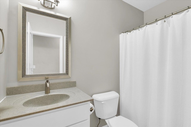 full bath with vanity, a shower with shower curtain, and toilet