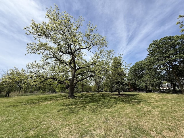 737 Becker Rd, Glenview, IL 60025
