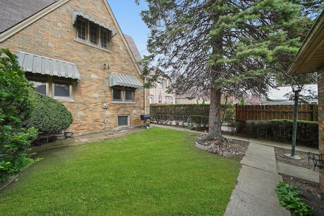 view of yard featuring fence