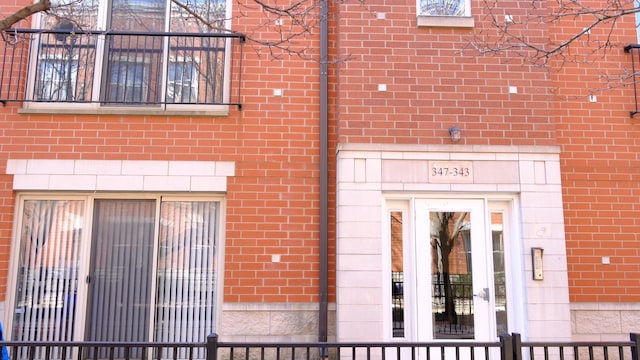 347 E 25th Pl Unit 19-B, Chicago, IL 60616 - property entrance featuring brick siding and fence