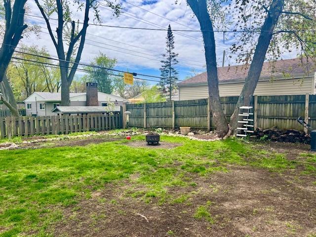 219 E Streamwood Blvd, Streamwood, IL 60107 - view of yard featuring a fenced backyard and a fire pit