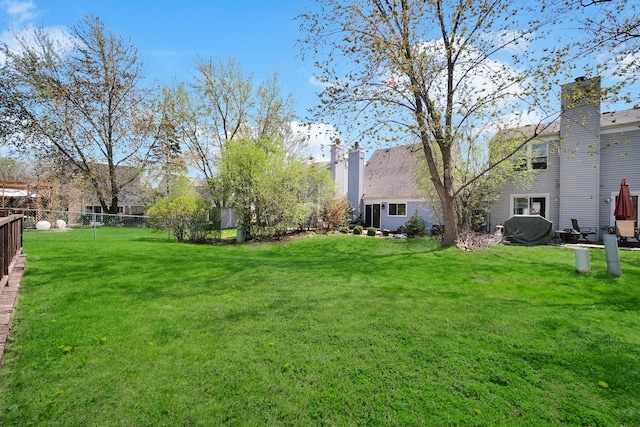 29W395 Greenbriar Ln, Warrenville, IL 60555 - view of yard with fence