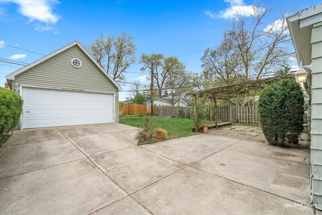 339 3rd St, Downers Grove, IL 60515 - detached garage with fence