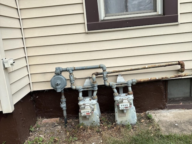 458 Morgan St, Elgin, IL 60123 - exterior view of gas meter