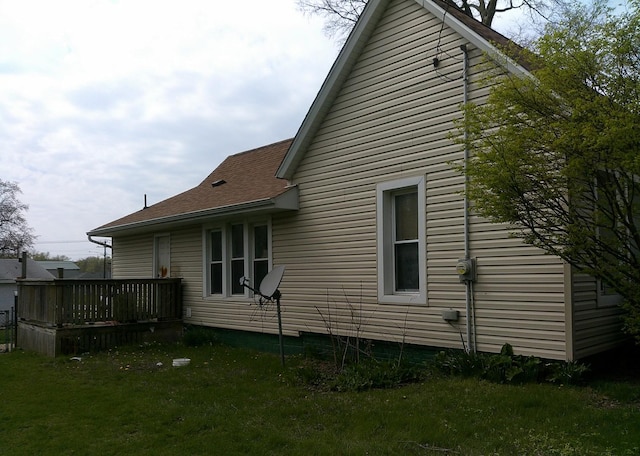 701 S Cain St, Clinton, IL 61727 - view of property exterior featuring a shingled roof, a yard, and a deck