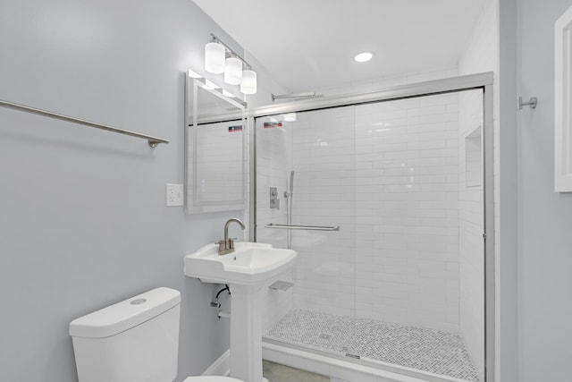 full bathroom featuring a shower stall, toilet, and recessed lighting