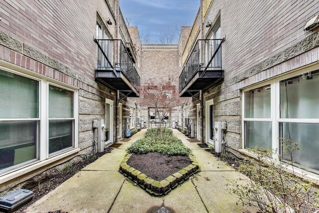 1705 W Le Moyne St Unit G, Chicago, IL 60622 - view of yard featuring a balcony