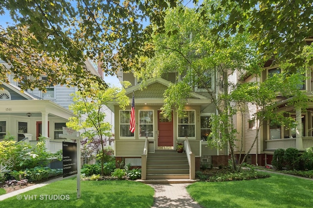 1515 W Glenlake Ave, Chicago, IL 60660 - american foursquare style home with a front lawn