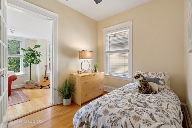1515 W Glenlake Ave, Chicago, IL 60660 - bedroom with wood finished floors and baseboards