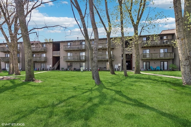 view of apartment building / complex