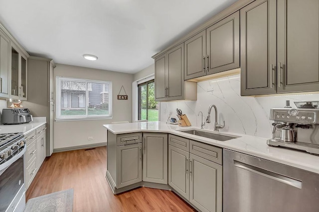 218 Oak Knoll Ct Unit D1, Schaumburg, IL 60193 - kitchen featuring gray cabinets, appliances with stainless steel finishes, a sink, and light countertops
