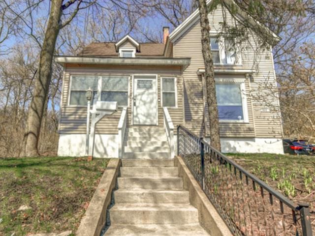 402 N Main St, Algonquin, IL 60102 - view of front facade featuring a chimney